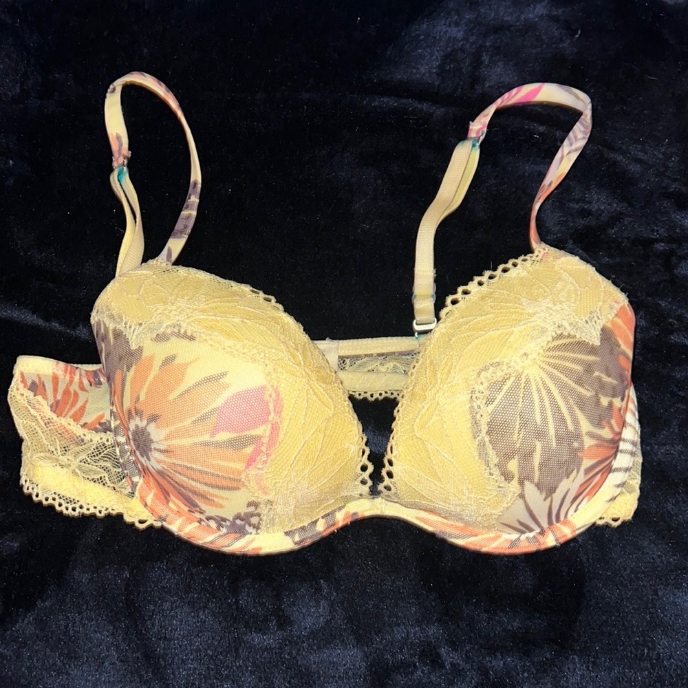 Multi colored yellow La Senza push up bra bra pre owned c32